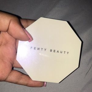 Rihanna Fenty Beauty highlighter